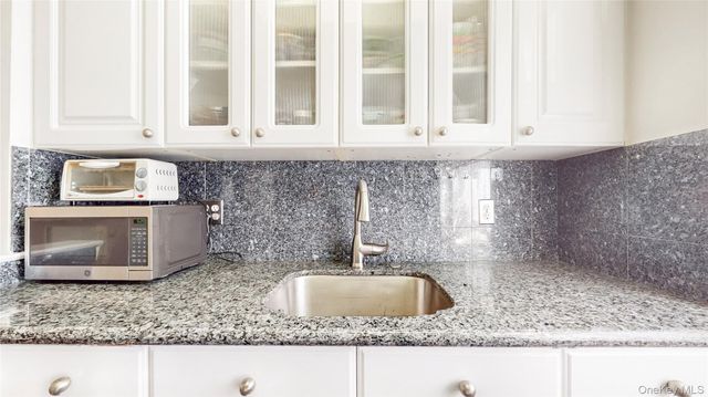 67-40 Booth Street 4O, Forest Hills, NY 11375
