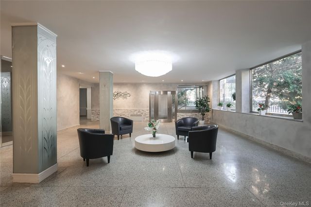 67-40 Booth Street 4O, Forest Hills, NY 11375
