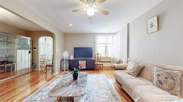 67-40 Booth Street 4O, Forest Hills, NY 11375