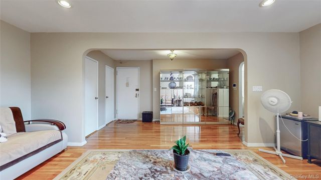 67-40 Booth Street 4O, Forest Hills, NY 11375