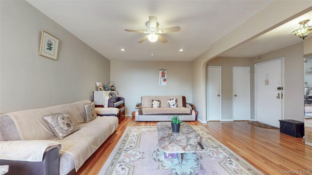 67-40 Booth Street 4O, Forest Hills, NY 11375