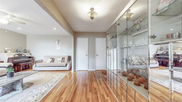 67-40 Booth Street 4O, Forest Hills, NY 11375