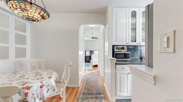67-40 Booth Street 4O, Forest Hills, NY 11375