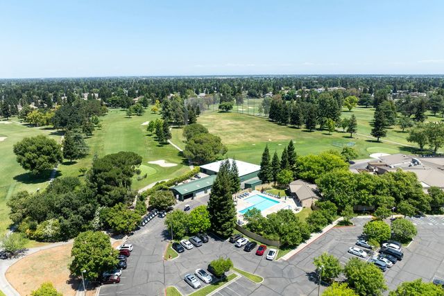 9516 Golf Course Ln, Elk Grove, CA 95758