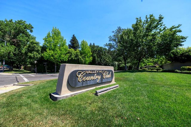 9516 Golf Course Ln, Elk Grove, CA 95758