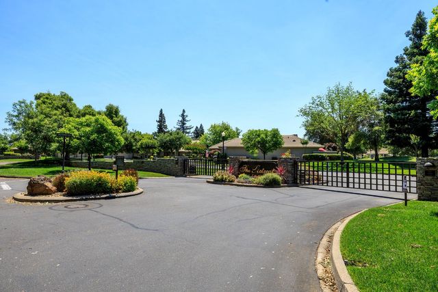 9516 Golf Course Ln, Elk Grove, CA 95758