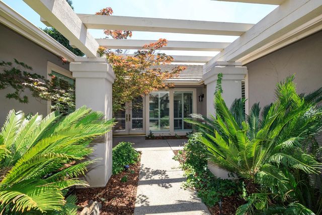 9516 Golf Course Ln, Elk Grove, CA 95758