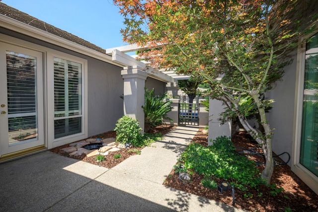 9516 Golf Course Ln, Elk Grove, CA 95758