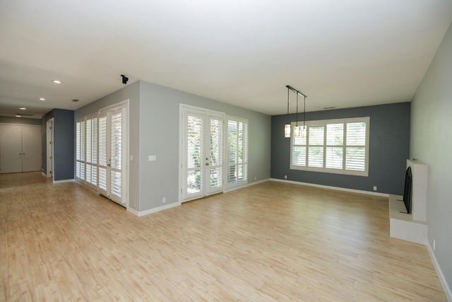 9516 Golf Course Ln, Elk Grove, CA 95758