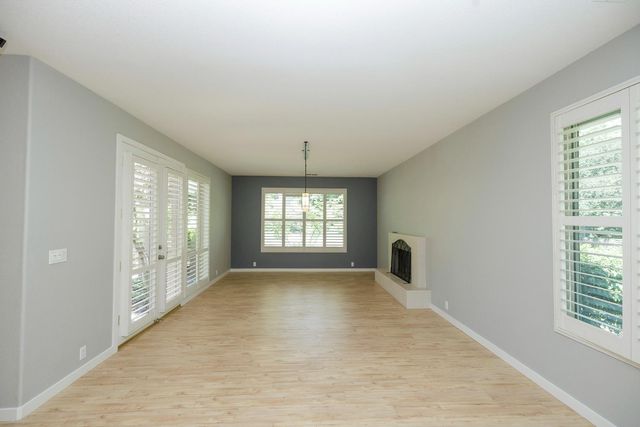 9516 Golf Course Ln, Elk Grove, CA 95758