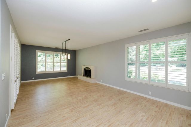 9516 Golf Course Ln, Elk Grove, CA 95758