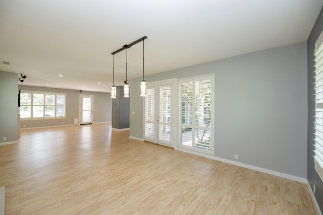 9516 Golf Course Ln, Elk Grove, CA 95758