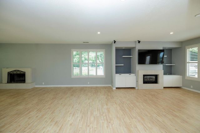 9516 Golf Course Ln, Elk Grove, CA 95758