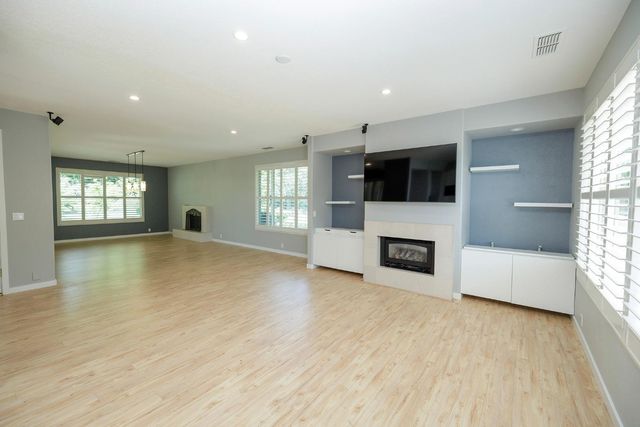 9516 Golf Course Ln, Elk Grove, CA 95758