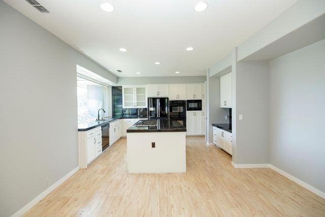 9516 Golf Course Ln, Elk Grove, CA 95758