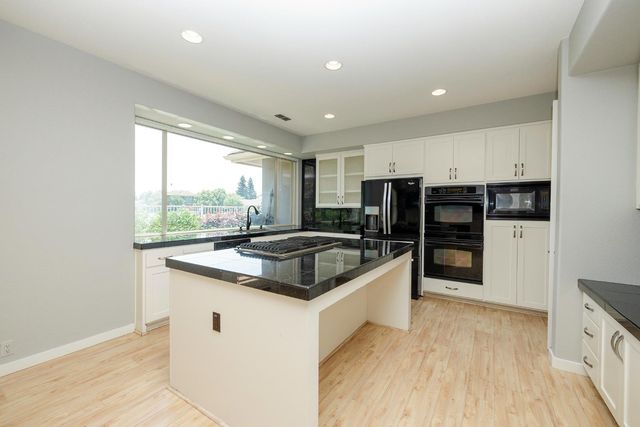 9516 Golf Course Ln, Elk Grove, CA 95758