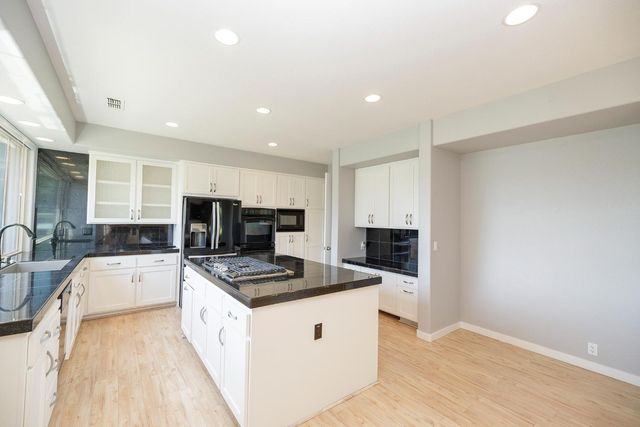 9516 Golf Course Ln, Elk Grove, CA 95758