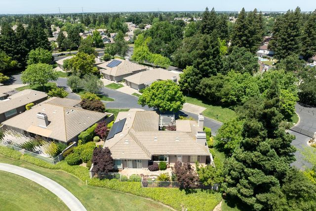 9516 Golf Course Ln, Elk Grove, CA 95758