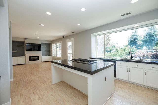 9516 Golf Course Ln, Elk Grove, CA 95758