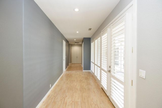 9516 Golf Course Ln, Elk Grove, CA 95758