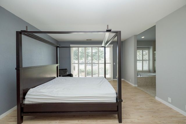 9516 Golf Course Ln, Elk Grove, CA 95758