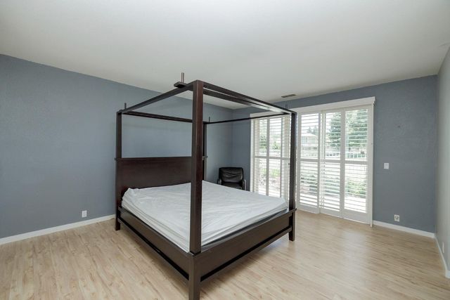 9516 Golf Course Ln, Elk Grove, CA 95758