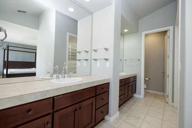 9516 Golf Course Ln, Elk Grove, CA 95758