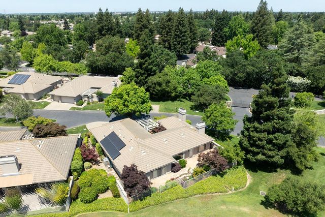 9516 Golf Course Ln, Elk Grove, CA 95758
