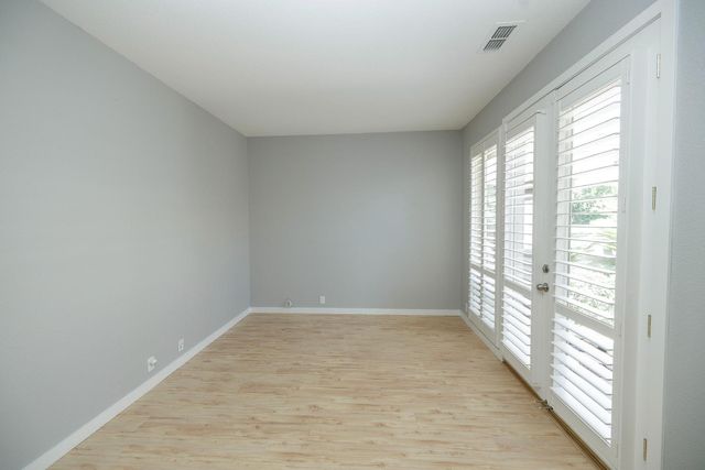 9516 Golf Course Ln, Elk Grove, CA 95758