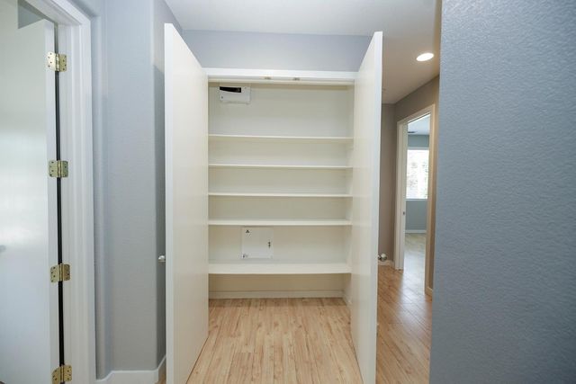 9516 Golf Course Ln, Elk Grove, CA 95758