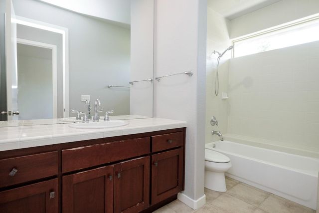 9516 Golf Course Ln, Elk Grove, CA 95758