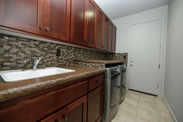 9516 Golf Course Ln, Elk Grove, CA 95758
