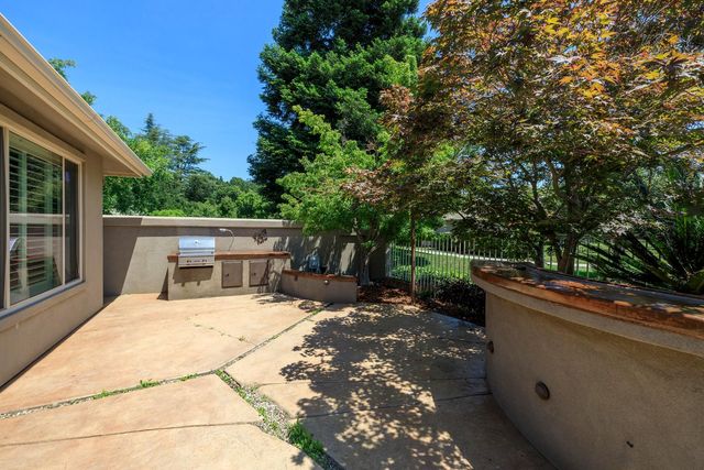 9516 Golf Course Ln, Elk Grove, CA 95758