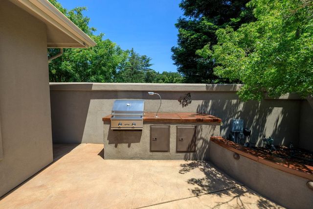 9516 Golf Course Ln, Elk Grove, CA 95758