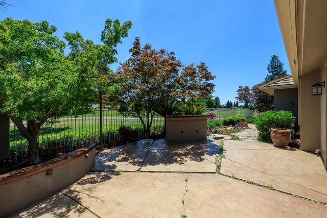 9516 Golf Course Ln, Elk Grove, CA 95758