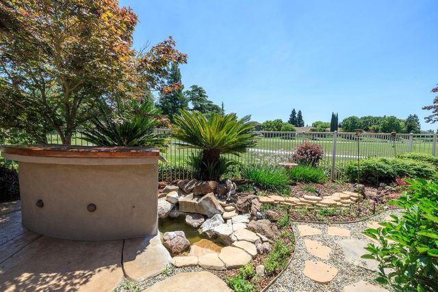 9516 Golf Course Ln, Elk Grove, CA 95758