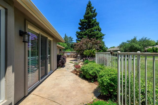 9516 Golf Course Ln, Elk Grove, CA 95758