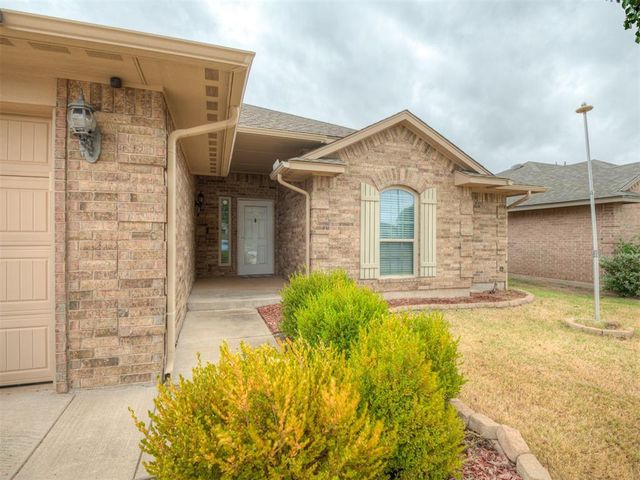 604 SW 44th Street, Moore, OK 73160