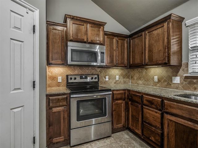 604 SW 44th Street, Moore, OK 73160