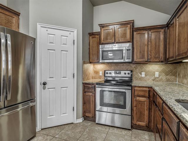 604 SW 44th Street, Moore, OK 73160