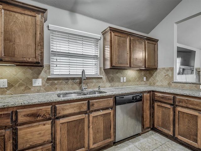 604 SW 44th Street, Moore, OK 73160