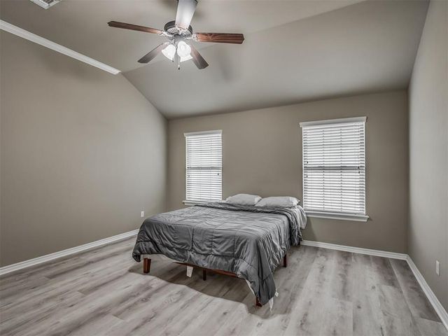604 SW 44th Street, Moore, OK 73160