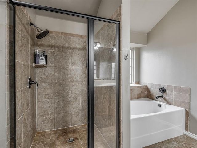 604 SW 44th Street, Moore, OK 73160