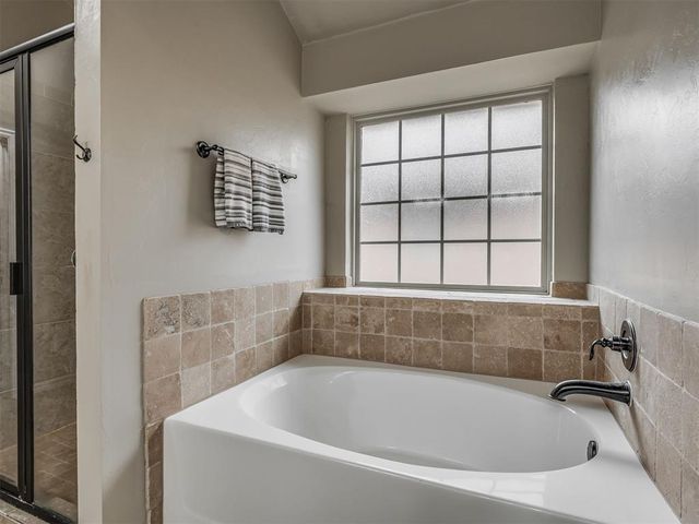 604 SW 44th Street, Moore, OK 73160