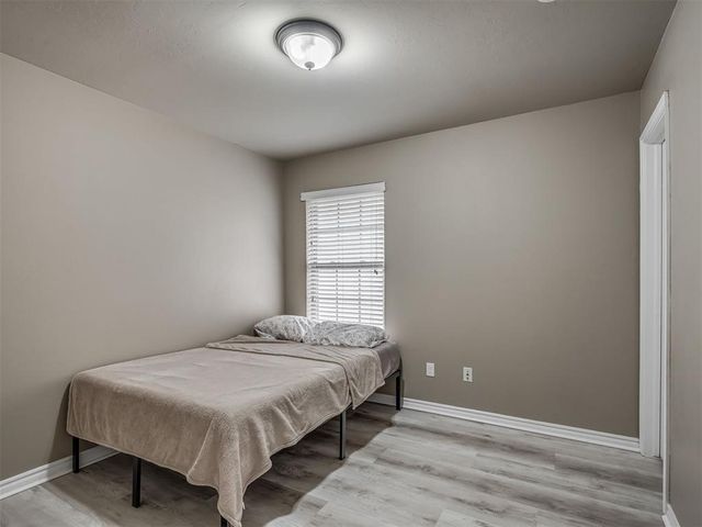 604 SW 44th Street, Moore, OK 73160