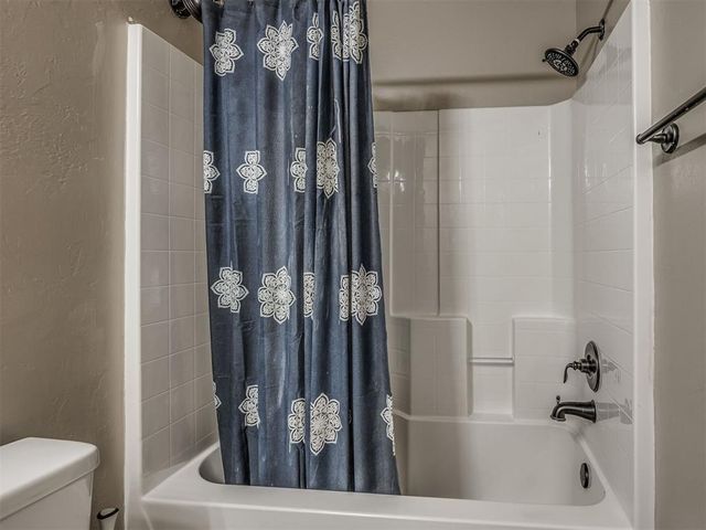604 SW 44th Street, Moore, OK 73160