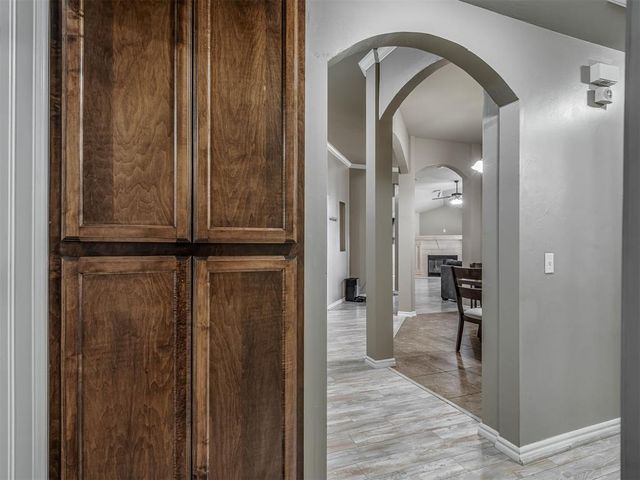 604 SW 44th Street, Moore, OK 73160