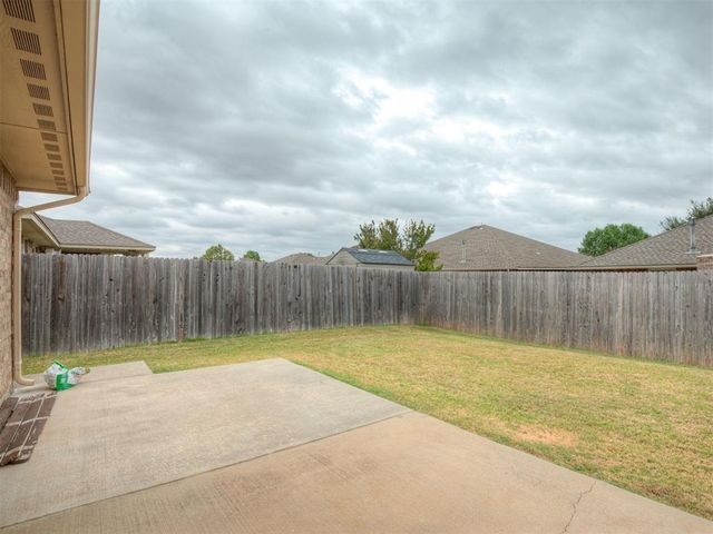 604 SW 44th Street, Moore, OK 73160