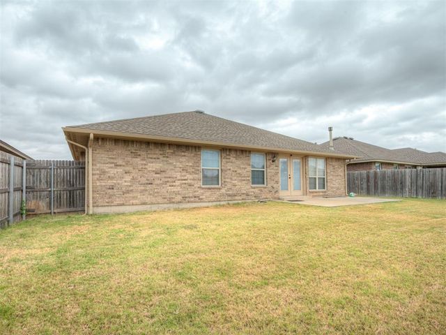 604 SW 44th Street, Moore, OK 73160
