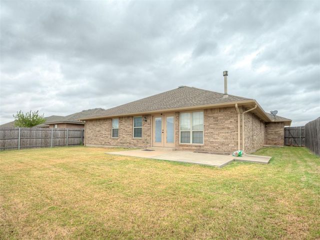 604 SW 44th Street, Moore, OK 73160